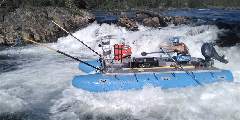 Foto av rafting på Namsen i elfiskebåt vant konkurranse